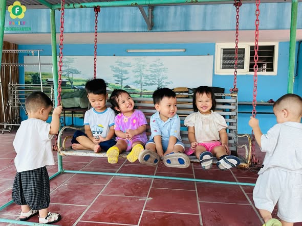 Bé chăm cây — bé khám phá bầu trời — khoảnh khắc 2