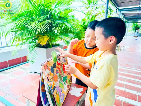 Bé khéo tay — học mà chơi, chơi mà học — khoảnh khắc 4
