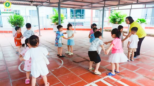 Một ngày ngoài trời tràn ngập tiếng cười — khoảnh khắc 3